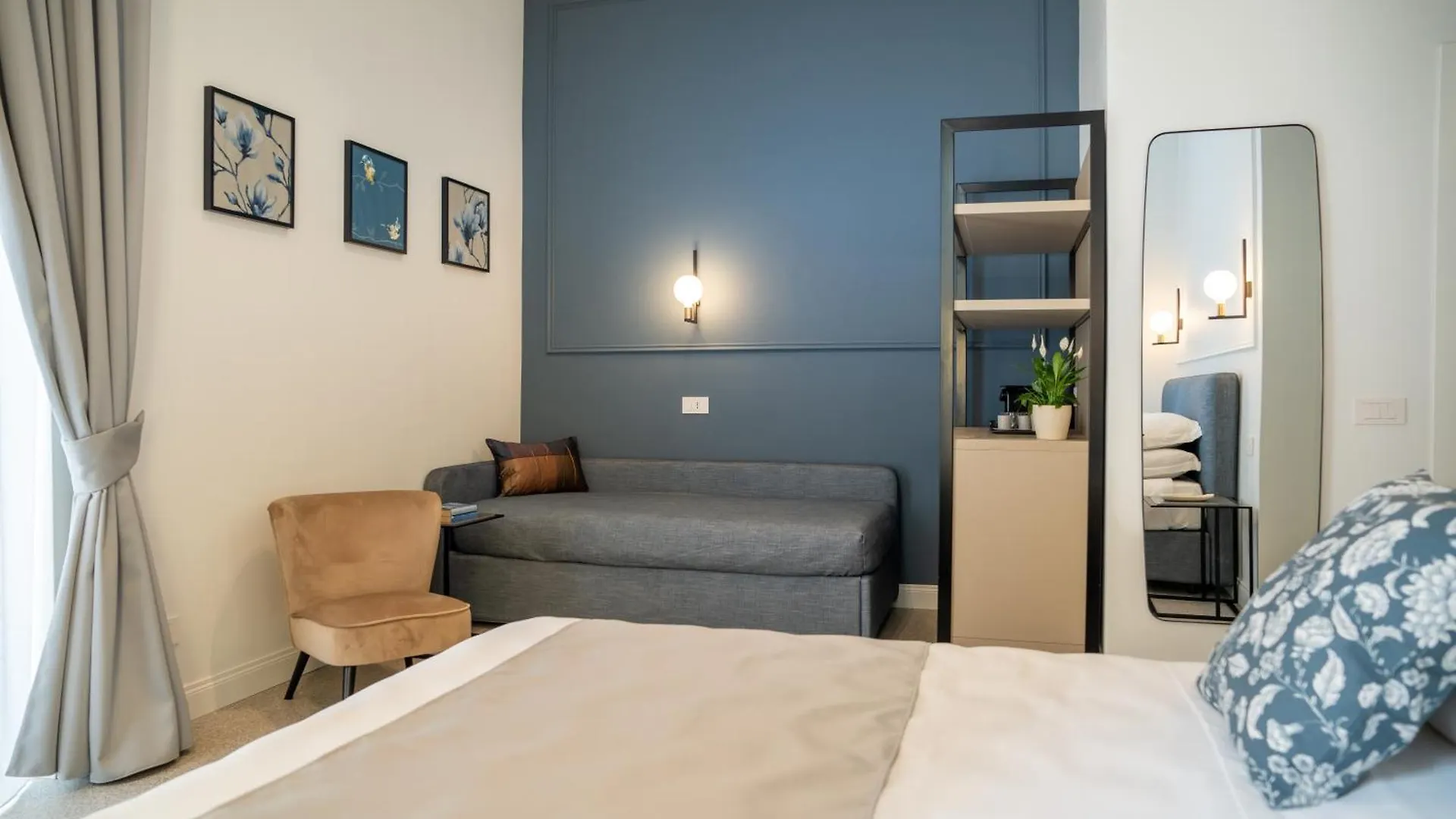 Monteroduni 22 - Chiaia Design Rooms Naples Italy