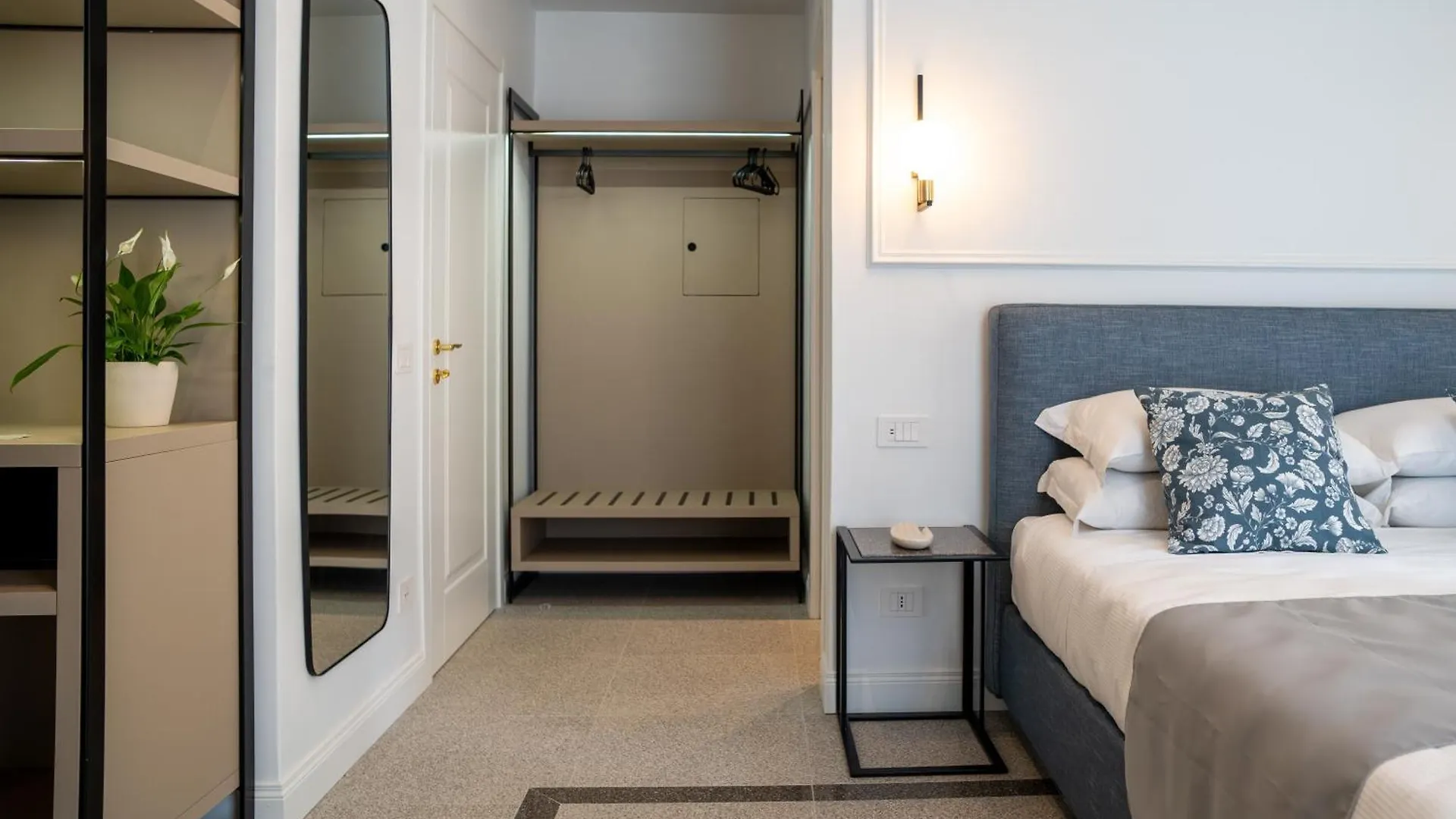 Monteroduni 22 - Chiaia Design Rooms Napoli 0*,  Italia