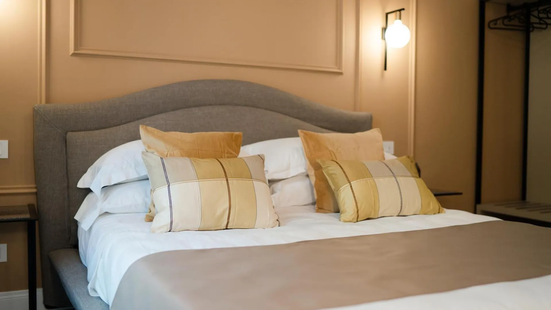 Bed & Breakfast Monteroduni 22 - Chiaia Design Rooms Napoli Italia