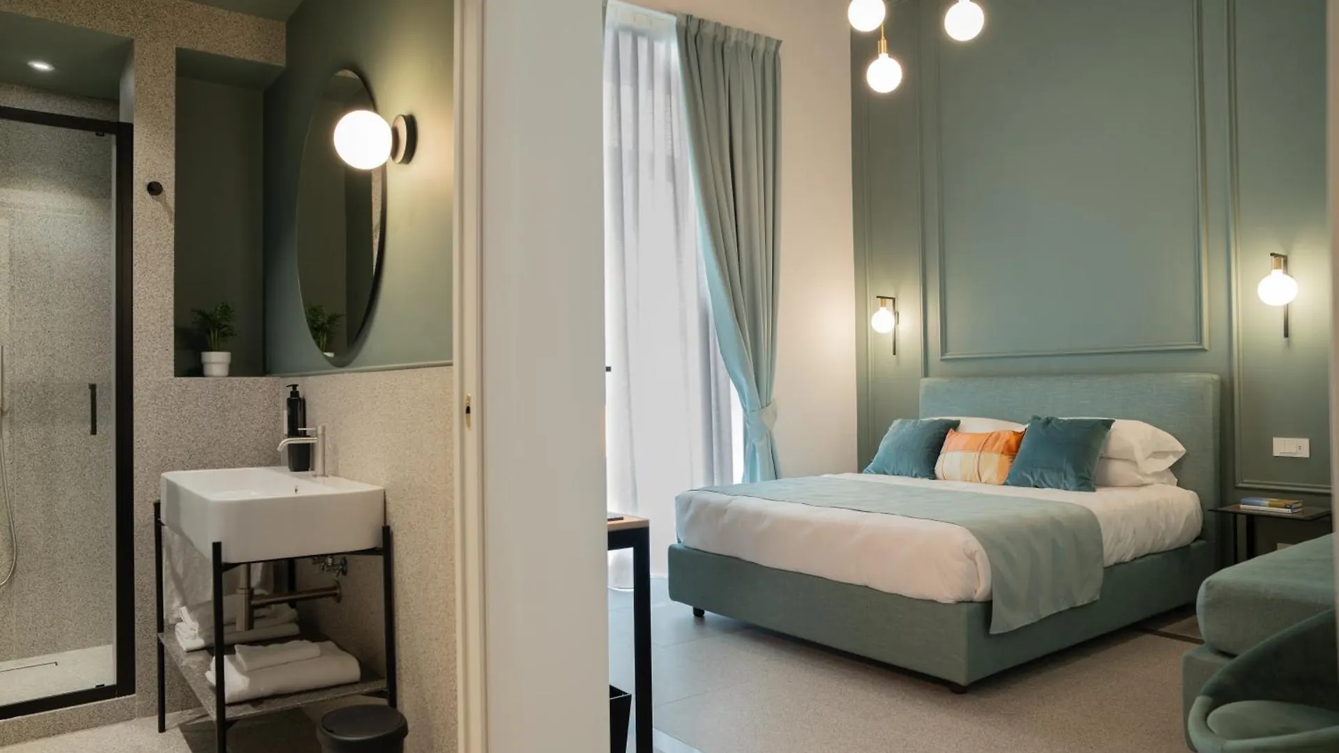 Monteroduni 22 - Chiaia Design Rooms Napoli Bed & Breakfast