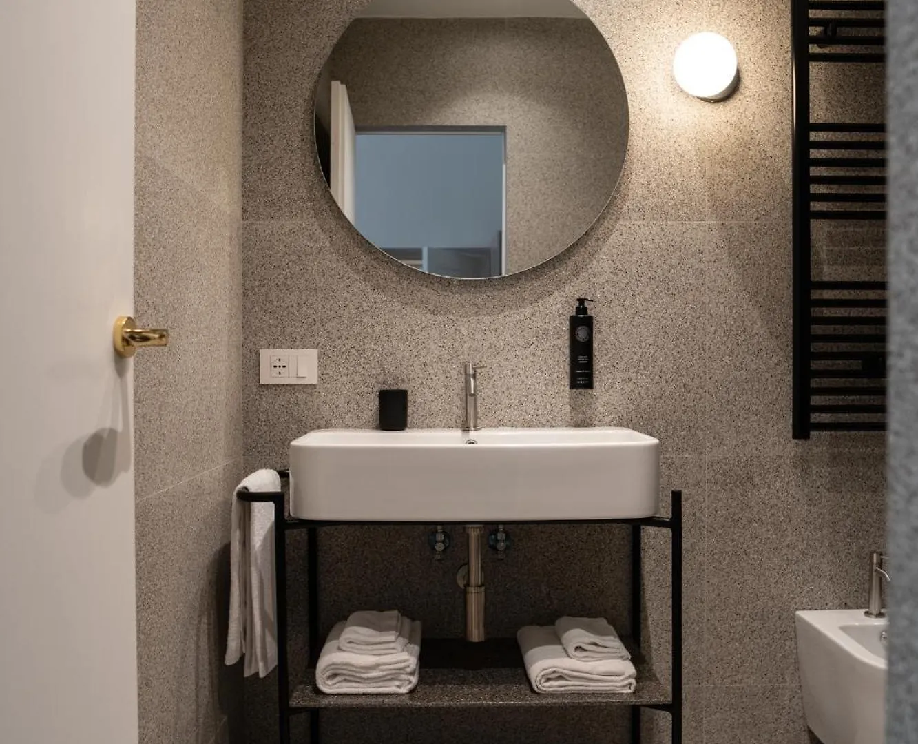 Monteroduni 22 - Chiaia Design Rooms Napoli Bed & Breakfast