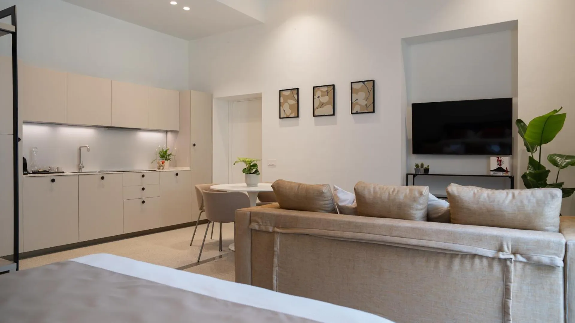 Monteroduni 22 - Chiaia Design Rooms Napoli Bed & Breakfast