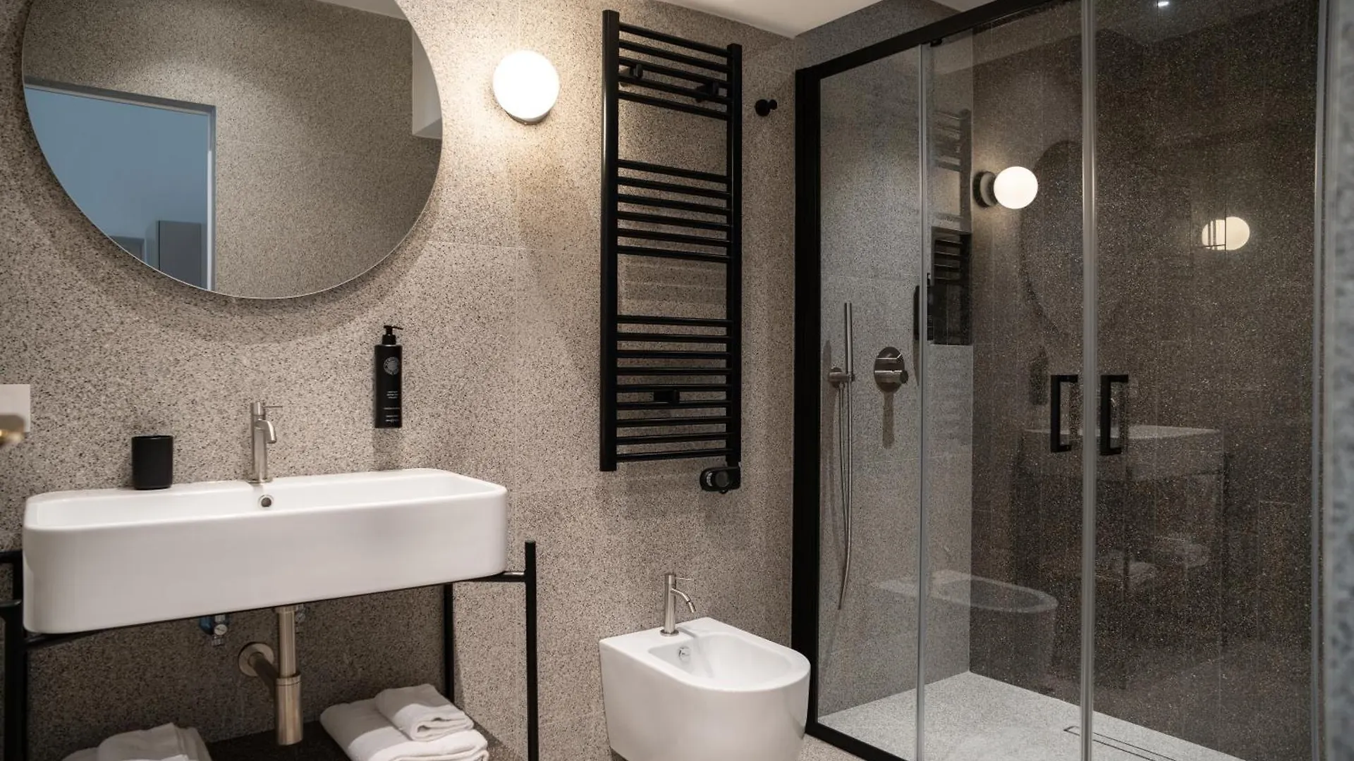 Monteroduni 22 - Chiaia Design Rooms Napoli Bed & Breakfast
