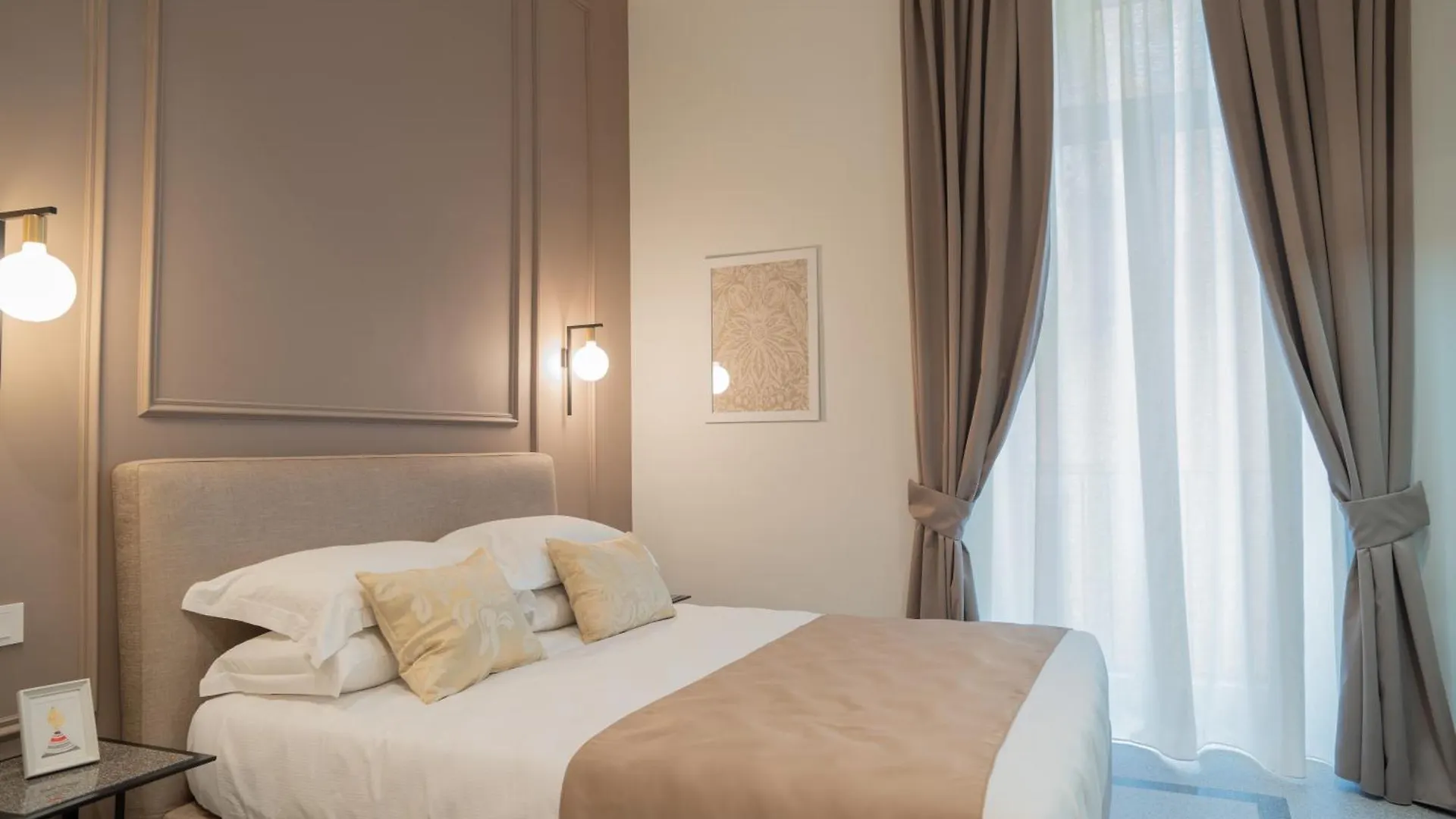 Monteroduni 22 - Chiaia Design Rooms Νάπολη Bed and Breakfast
