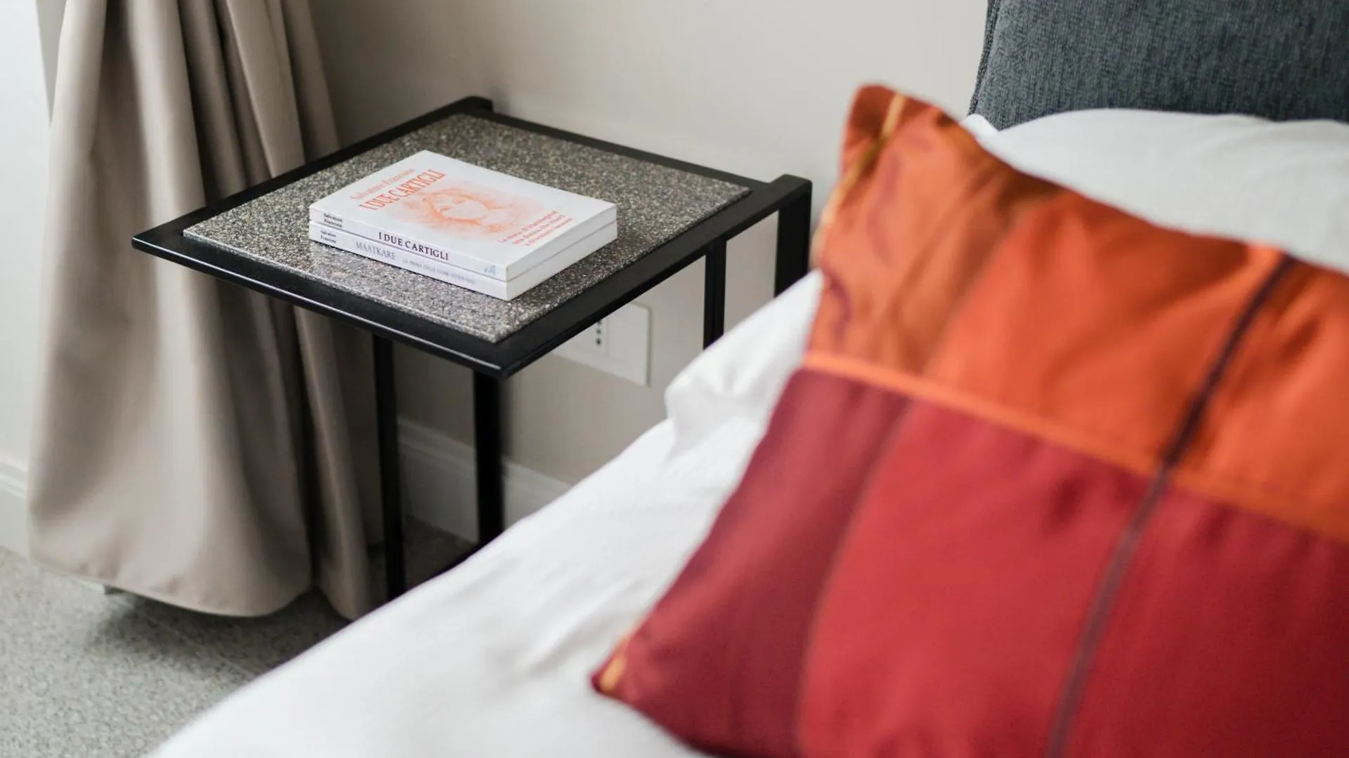Monteroduni 22 - Chiaia Design Rooms Νάπολη Bed and Breakfast