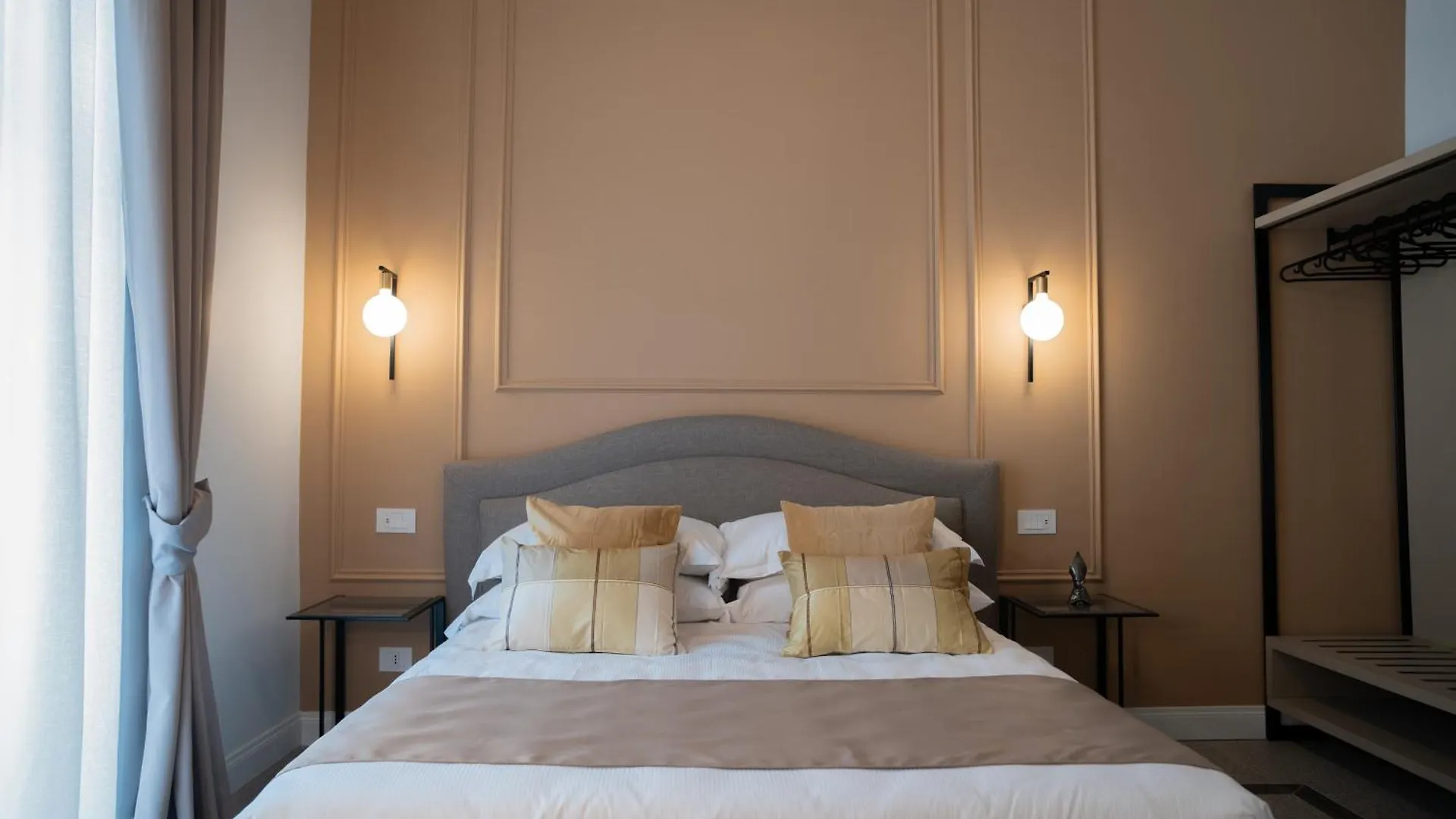 Bed and Breakfast Monteroduni 22 - Chiaia Design Rooms Νάπολη